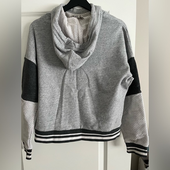 Pullover Lorna Jane hoodie with pockets - Picture 2 of 4